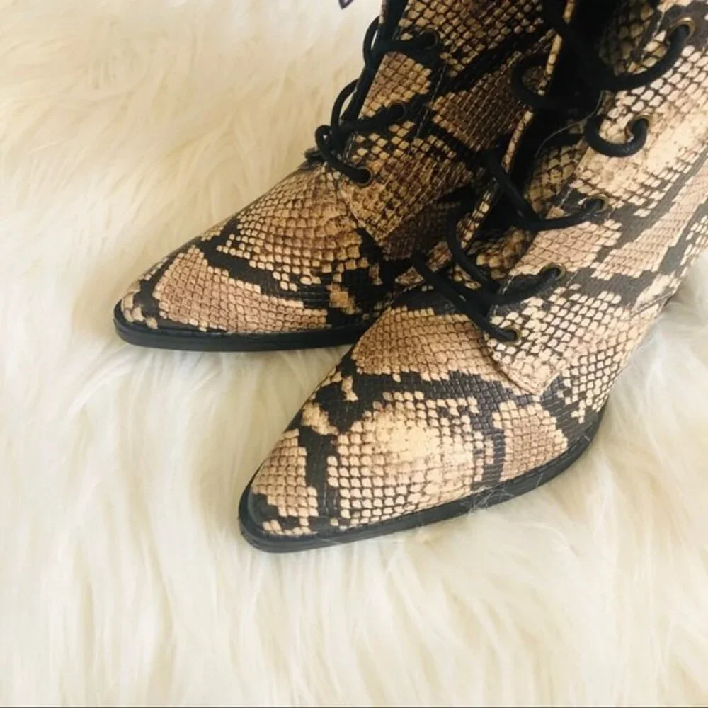 Qupid women's block heel snake skin lace front boots size 6M